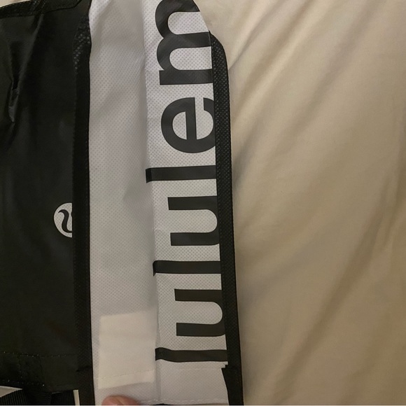 NWT Authentic Lululemon Dual Pouch Wristlet with tote bag comes with tote bag - Picture 8 of 8